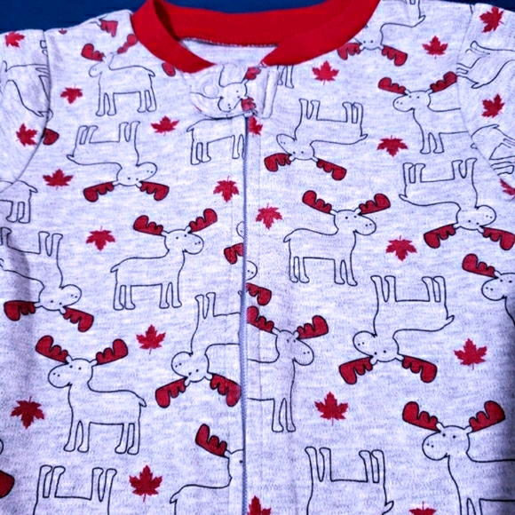 6-9M Moose Canadian Onesie | Red & Grey with Hat - Picture 3 of 4